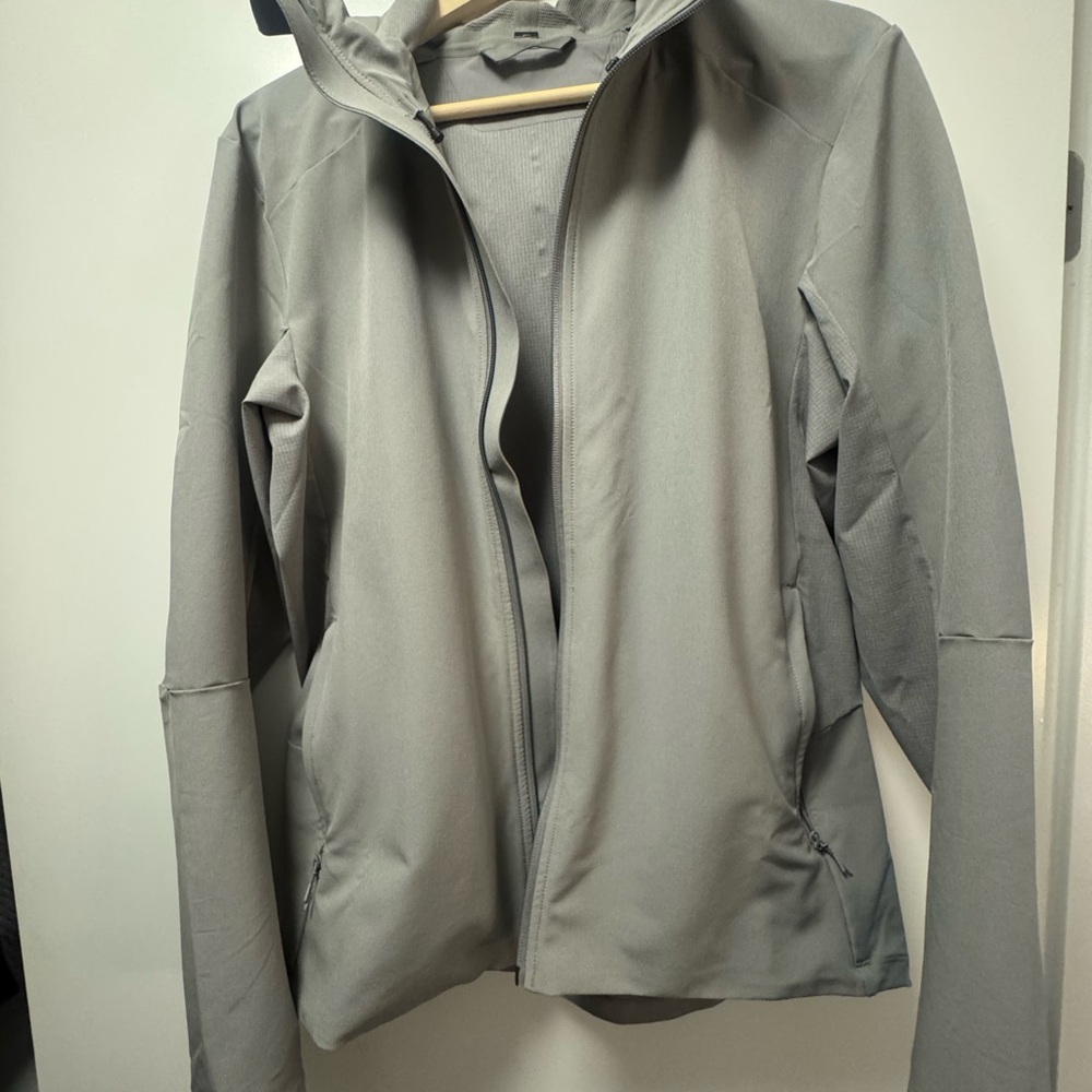 Lululemon Warp Light Packable Jacket. Grey. Medium. Worn a few times.